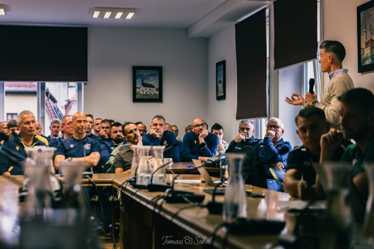 Ekstraklasowe doświadczenie w Lwówku Śląskim – Karol Arys gościem plenarnego szkolenia sędziów
